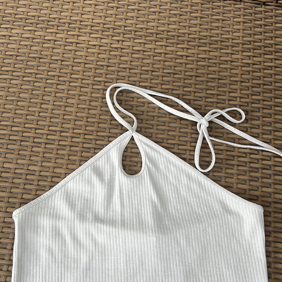 A halter crop top - Picture 2 of 5